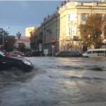 Дніпро затопило за лічені хвилини: Град розміром з голубине яйце, ураган повалені дерева. Відео