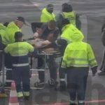 Олексій Навальний знепритомнів в повітрі та без свідомості в лікарні Омська. Відео