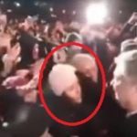 Проти експрезидента Петра Порошенка відкрили справу через зірвану шапку з дівчини. Відео