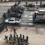 У центр Мінська увійшли військові та бронетехніка: Опозиція збирає марш до резиденції Бацьки - НАЖИВО