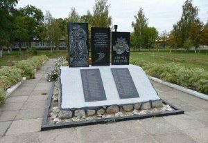 на меморіалі загиблим солдатам у Другій світовій намалювали свастику
