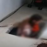 ЖАХ: Молода мама з маленьким з сином провалилася в підвал торгового центру та ледь вижила. ВІДЕО