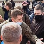 Депутатів "Слуг народу" взяв в кільце "Нацкорпус" на Донбасі та не відпускав. ВІДЕО 