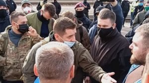 Депутатів "Слуг народу" взяв в кільце "Нацкорпус" на Донбасі та не відпускав. ВІДЕО 