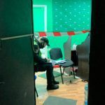 Розгромили та побили: На київський офіс Зе-команди напали невідомі. Відео