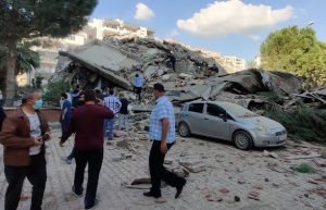 Будинки падають як картоні: В Туреччині стався потужний землетрус. ВІДЕО