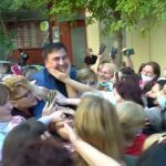 У Греції напали на експрезидента Грузії Михайла Саакашвілі та вдарили його по голові. ВІДЕО