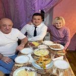 «Тато! Мамо! Люблю!»: Зеленський емоційно поділився своїм фото з батьками в мережі  