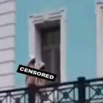 Голі дівчата на ґанку Андріївської церкви в Києві шокували мережу. Відео