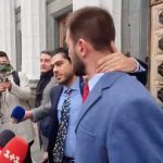 Сутичка депутатів: Гео Лерос захотів «придушити» Юрченка під Радою. Відео