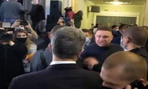 Ви зруйнували моє життя: Колишній боєць АТО «накинувся» на Порошенка. Відео