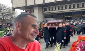 «Ще треба багато похорон, щоб "совок" похоронити»: Сенцов висміяв похорон Кернеса