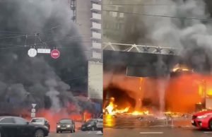 В самому центрі Києва загорівся готель "Експрес". Відео