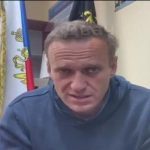 "Не бійтеся того діда з бункера": Заарештований Навальний закликав росіян виходити на вулиці. Відео