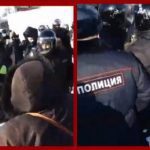 В Росії вже пакують людей в автозаки: почалися акції за Навального, є перші затримані. Відео