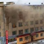  Під Дніпром горить гуртожиток: Людей рятують з вікон за допомогою автодрабин. Відео