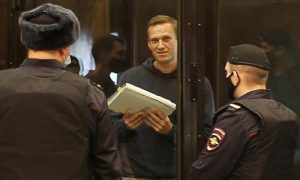  Навальный отправляться в колонию почти на три года