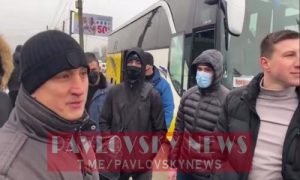 Под Харьковом блокируют автобусы с "людьми Медведчука"