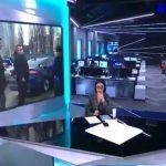 На журналиста канала «НАШ» напали в прямом эфире, тот попитался задержать неизвестного. Видео