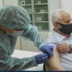 Макарич не испугался! 87-летний Леонид Кравчук в прямом эфире вакцинировался "Сovishield". Видео