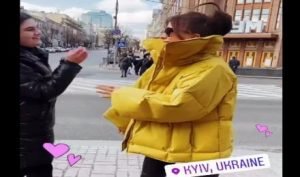 «Ах ты с**а продажная»: На Ани Лорак, которая появилась в Киеве накинулись с оскорблениями. Видео