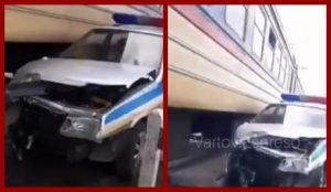 Под Днепром поезд протаранил полицейский автомобиль который выскочил на рельсы. Видео