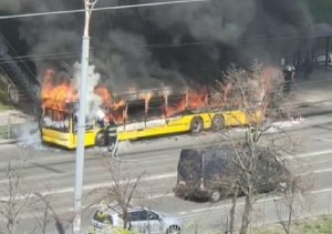 В Киеве, прямо во время движения загорелся автобус