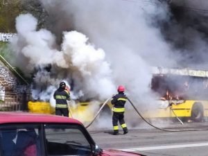 В Киеве, прямо во время движения загорелся автобус