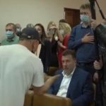 А мне все по барабану! Депутат из "Батькивщини" не захотел вставать во время исполнения гимна Украины. Видео