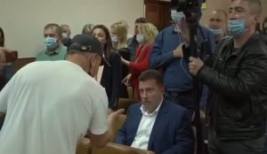 Депутат из "Батькивщини" не захотел вставать во время исполнения гимна Украины