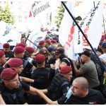 Столкновения с полицией! ФОПовцы в центре Киева заблокировали движение по Европейской площади Видео