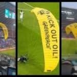 Парапланерист Greenpeace едва не врезался в трибуну на футбольном матче Германия—Франция. Видео