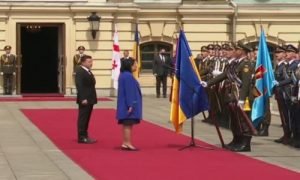 “Слава Україні”!: Президент Грузии Саломе Зурабишвили поприветствовала украинских военных