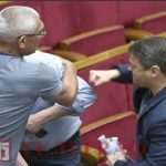 Драка в Раде! Депутат от "Батькивщины" ударил по лицу коллегу из  "Слуги народа". Видео