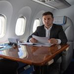 Самолет Владимира Зеленского, не смог сесть в Кишиневе и был вынужден срочно уйти в Одессу.