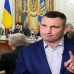  Мера Виталия Кличко срочно вызвали на заседание СНБО. Но он почему-то "срочно" уехал в командировку