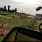 "А в детдом отдать не думали?: Сеть шокирована уничтожением арбузов на Херсонщине. Видео