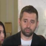 "Им нужно в ковидную больницу пойти, может, думать начнут": Давид Арахамия об акции антивакцинаторов. Видео