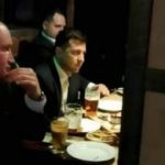 Владимир Зеленский немного пивка под футбол выпил, под футбол можно, тем более под победный. Видео