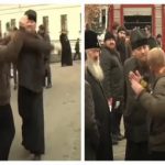 «Дай ему по голове!»: В Киеве священник Печерской Лавры напал на журналиста «Магнолия-ТВ». Видео