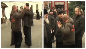 В Киеве священник Печерской Лавры напал на журналиста