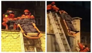 Видео дня! Киевские спасатели едва "не добили" пострадавшего пытаясь спасти мужчину с крыши. 