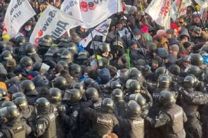 Протестующие питались штурмом захватить Верховную Раду