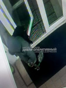 В Днепре вооруженный мужчина ограбил отделение ПриватБанка