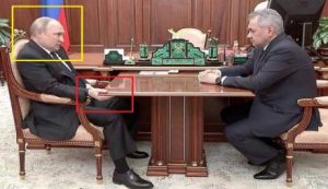 Путин и его руки! Президент РФ очень странно вел себя во время встречи с министром обороны Шойгу. Видео