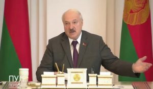 Лукашенко заявил, что РФ напала бы на Беларусь 