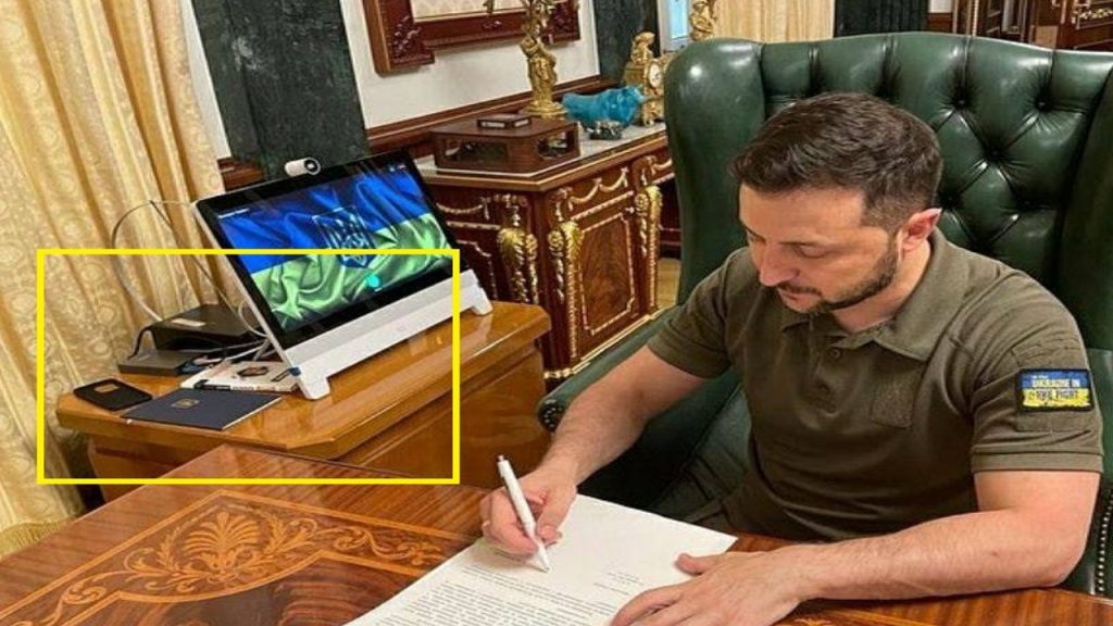 Що нині читає наш Президент? В кабінети, на столі біля Володимира Зеленського помітили легендарний роман