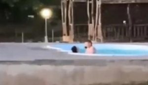 В Николаеве двух полицейских отстранили от службы за секс в бассейне