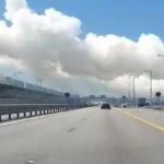 Крымский мост окутан дымом! Местные жители публикуют фото, на которых виден дым в районе Тузлы.