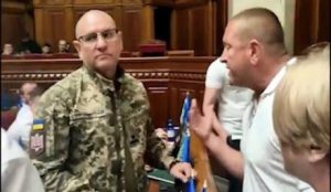 Евгений Шевченко пришел в парламент в военной форме